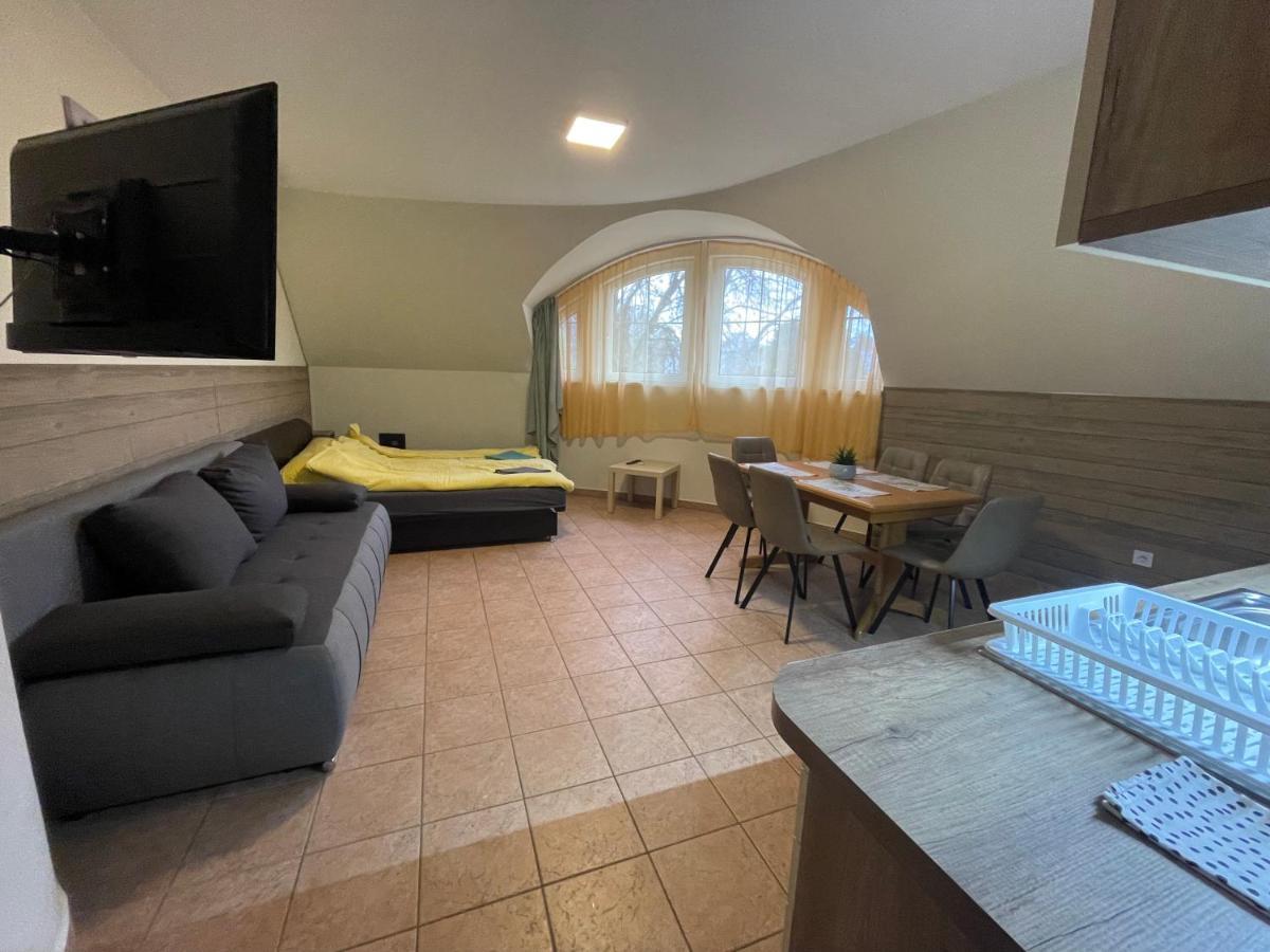 Ferienwohnung Künszler Apartmanház Zamárdi Exterior foto